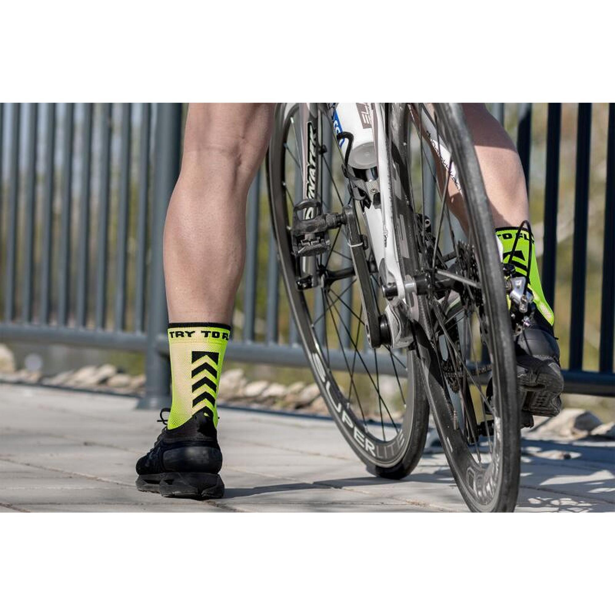 Neonsárga színű kerékpáros zokni