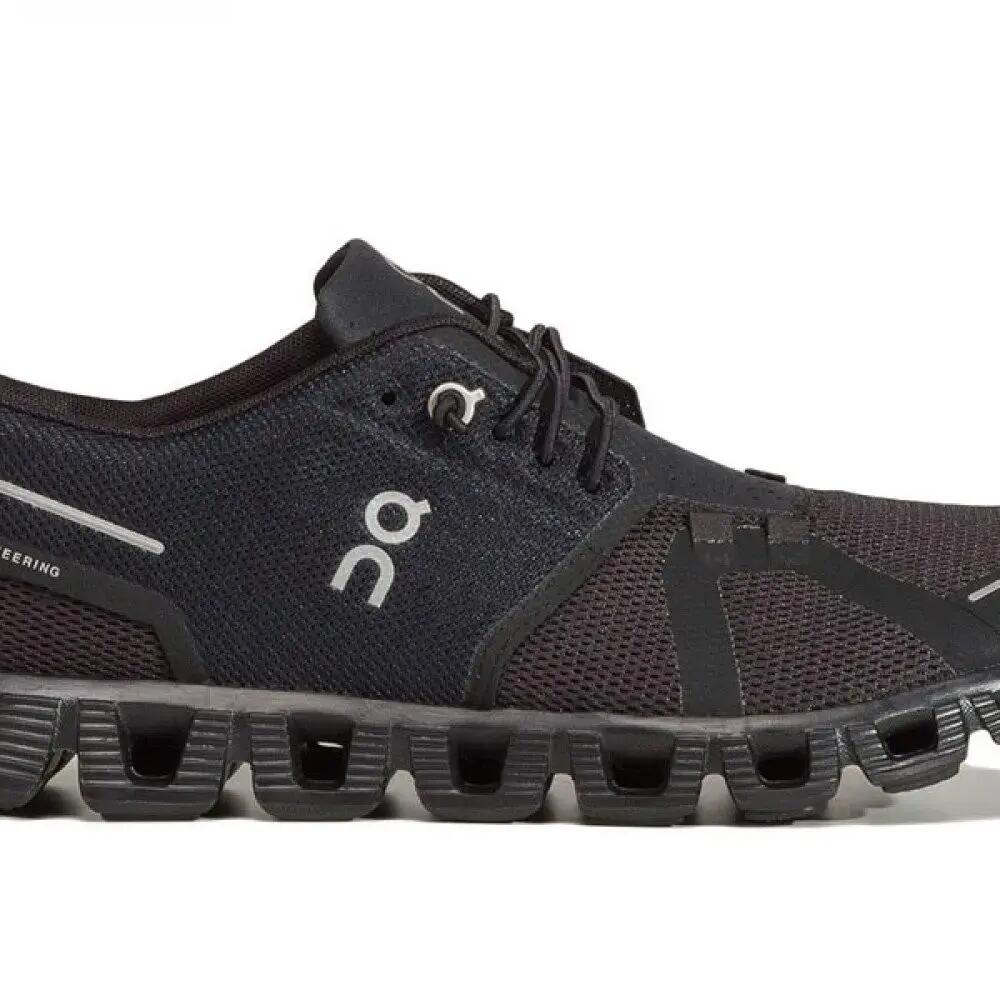 Women running Shoes On Cloud 5