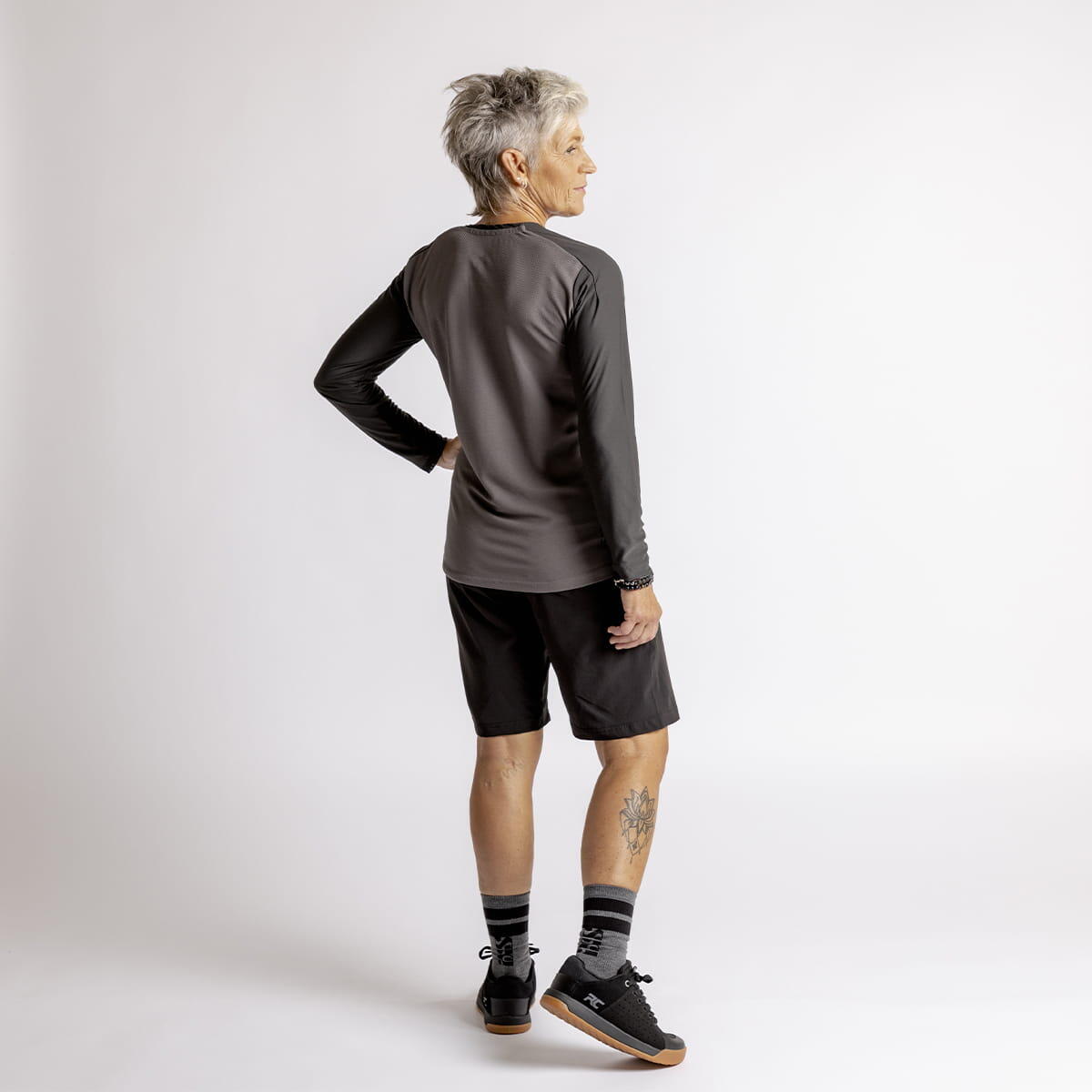 Flow XTG - Henley a maniche lunghe da donna - Grafite/Nero 3/4