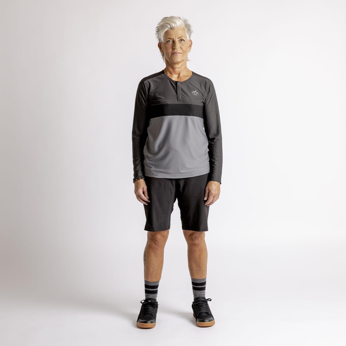 Flow XTG Femmes Manches Longues Henley - Graphite/Noir 2/4