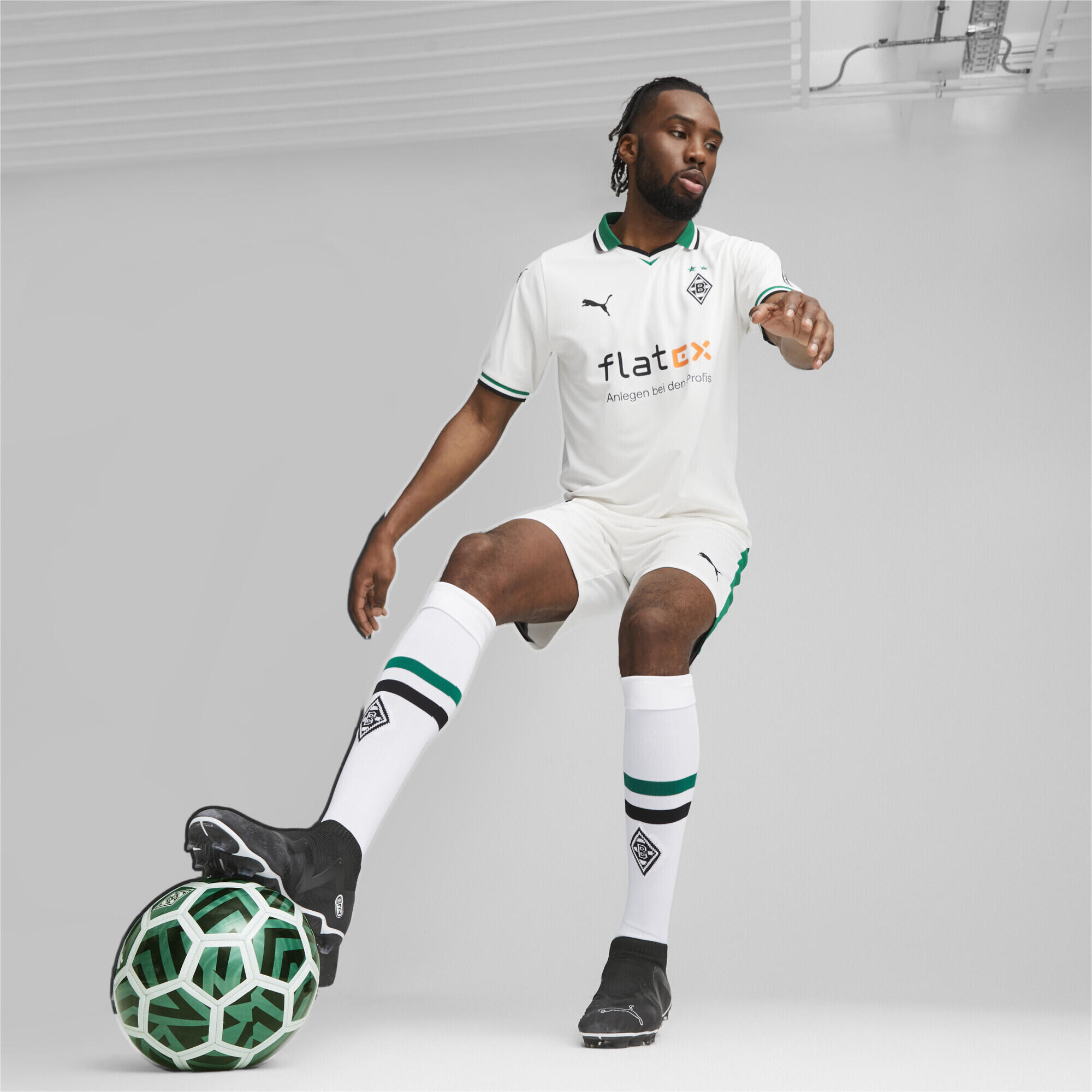 Maillot Home 23/24 Borussia Mönchengladbach Homme PUMA White Power Green 4/6
