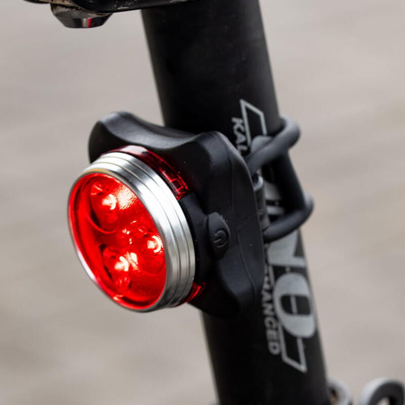 Un set de lumini pentru biciclete VA0116 + VA0117 USB față și spate