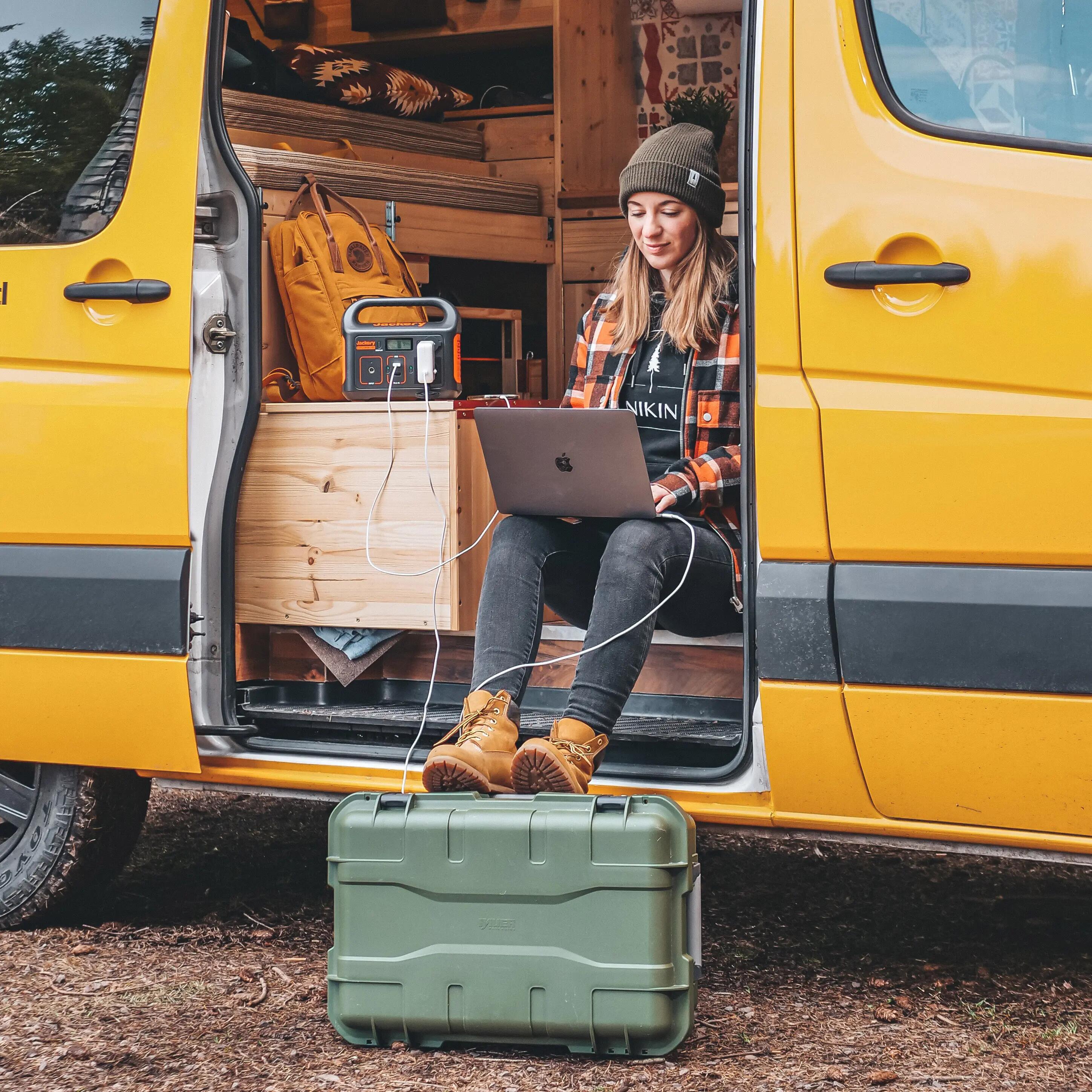 station énergique portable Jackery Explorer 240 4/7