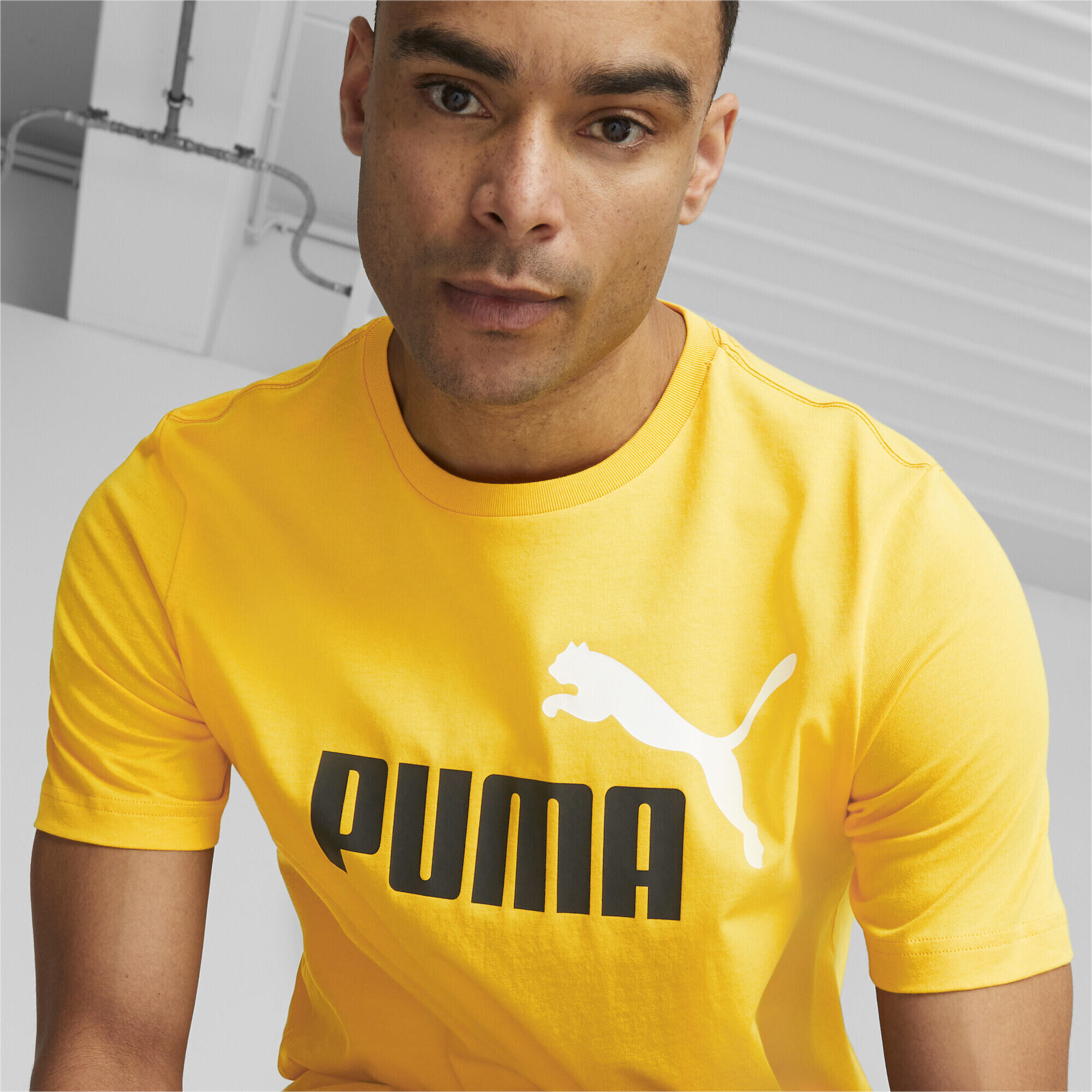 Camiseta Essentials+2 Colour Logo Hombre PUMA Yellow Sizzle 5/6