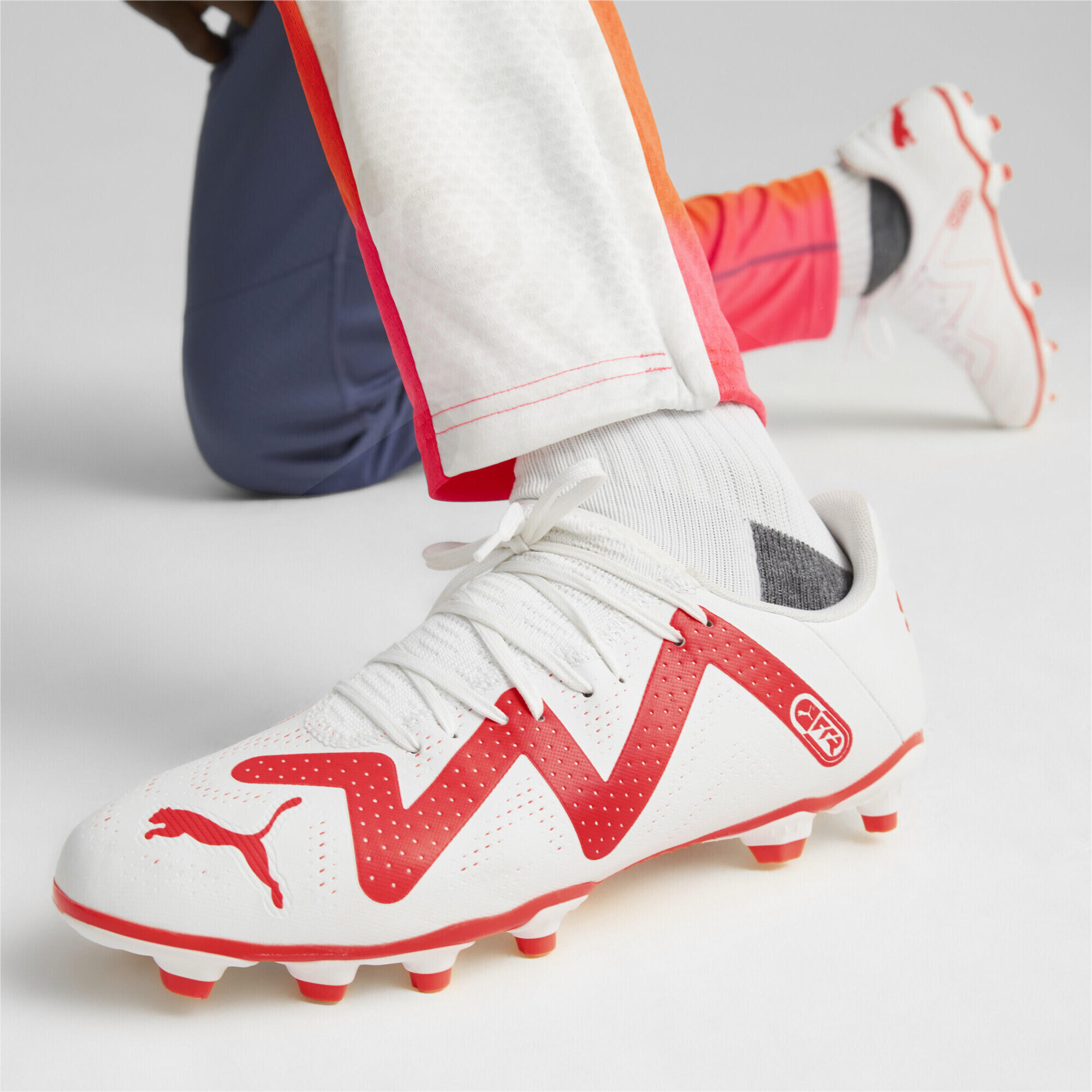Scarpe da calcio FUTURE PLAY FG/AG da uomo PUMA White Fire Orchid Red 2/7