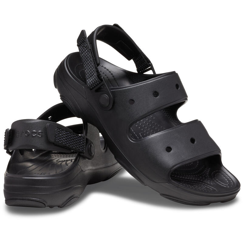 Des sandales Crocs Classic All-Terrain, Noir, Unisexe