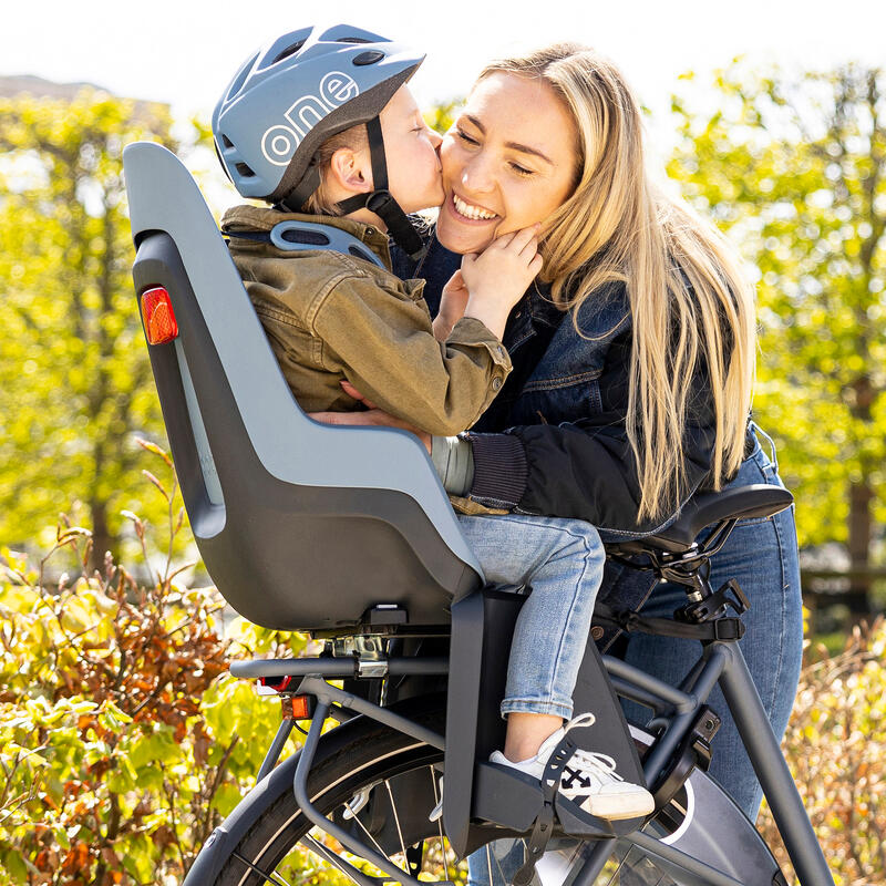 Siège enfant Bobike Maxi gris urbain pour des balades à vélo en toute sécurité