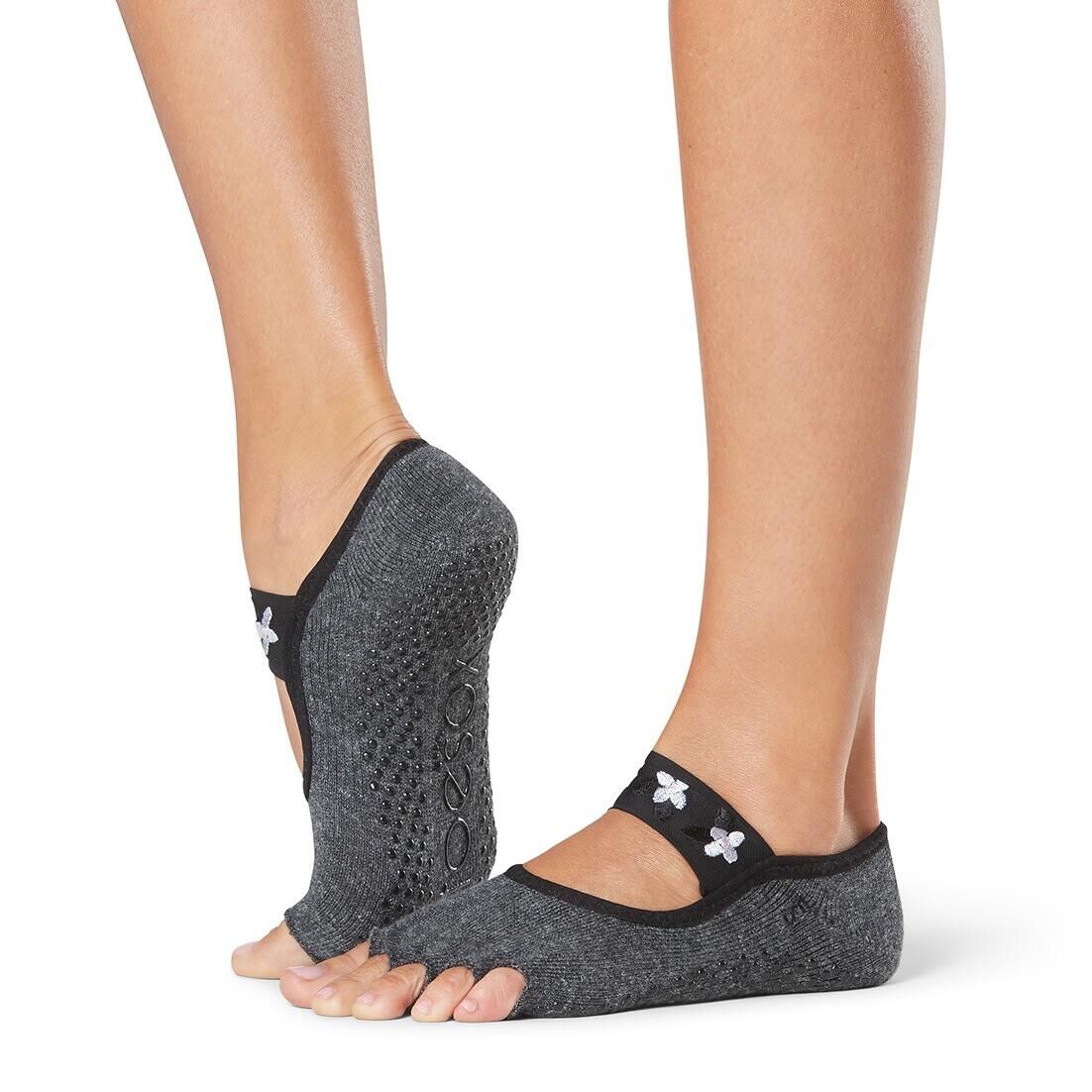  Yoga Socks for Women ,Grip Non Slip Toeless Toe Socks for  Pilates, Barre, Martial, Arts Fitness, Dance (Black) : Clothing, Shoes &  Jewelry