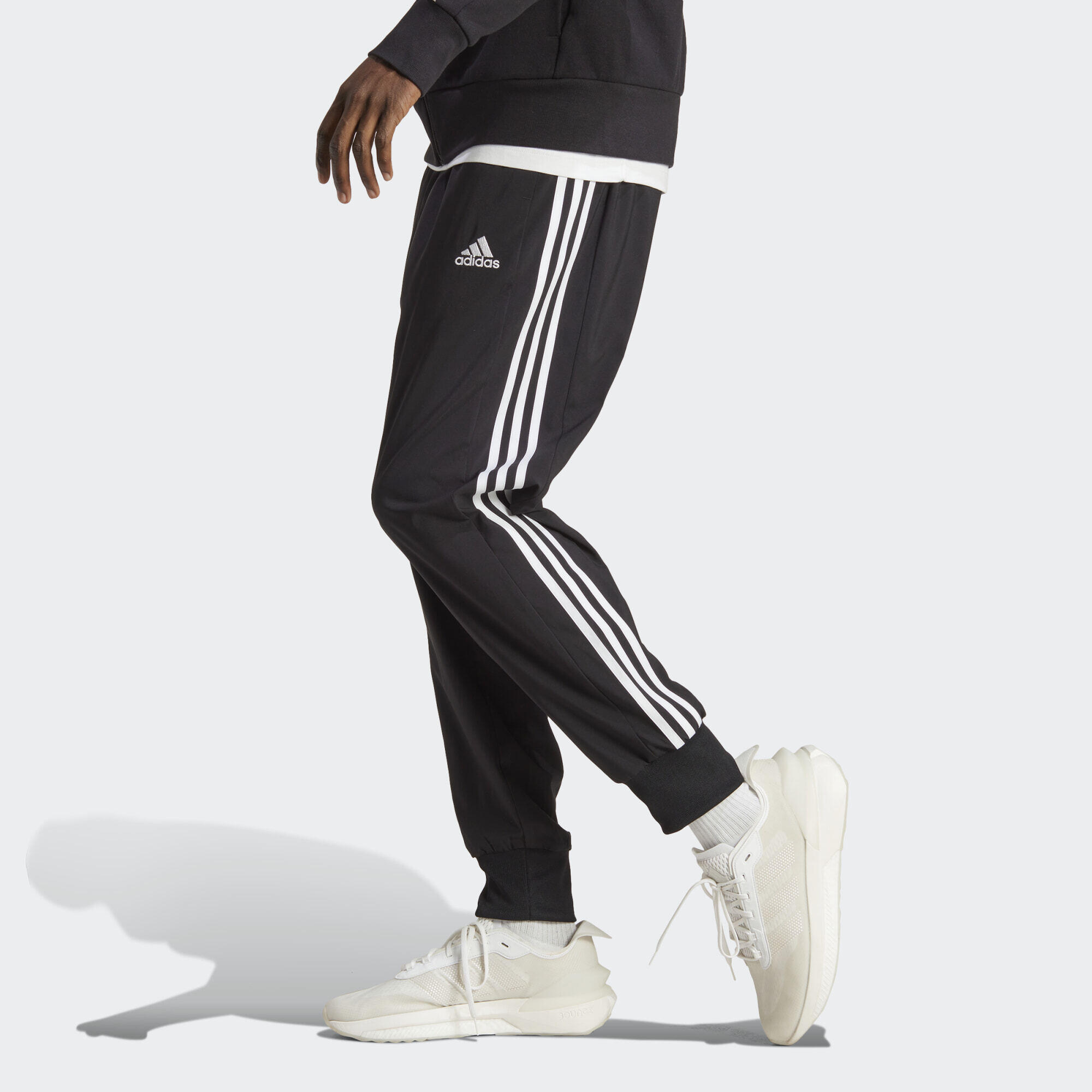AEROREADY Essentials Tapered Cuff Woven 3-Streifen Hose 3/7