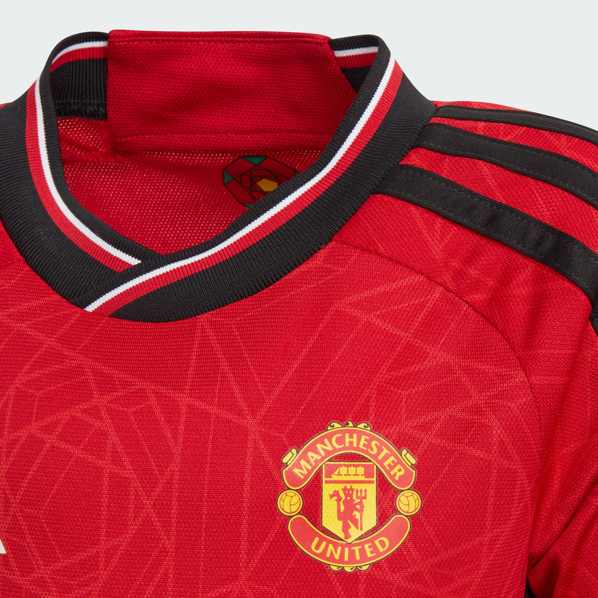 Manchester United 23/24 Home Mini Kit 4/6