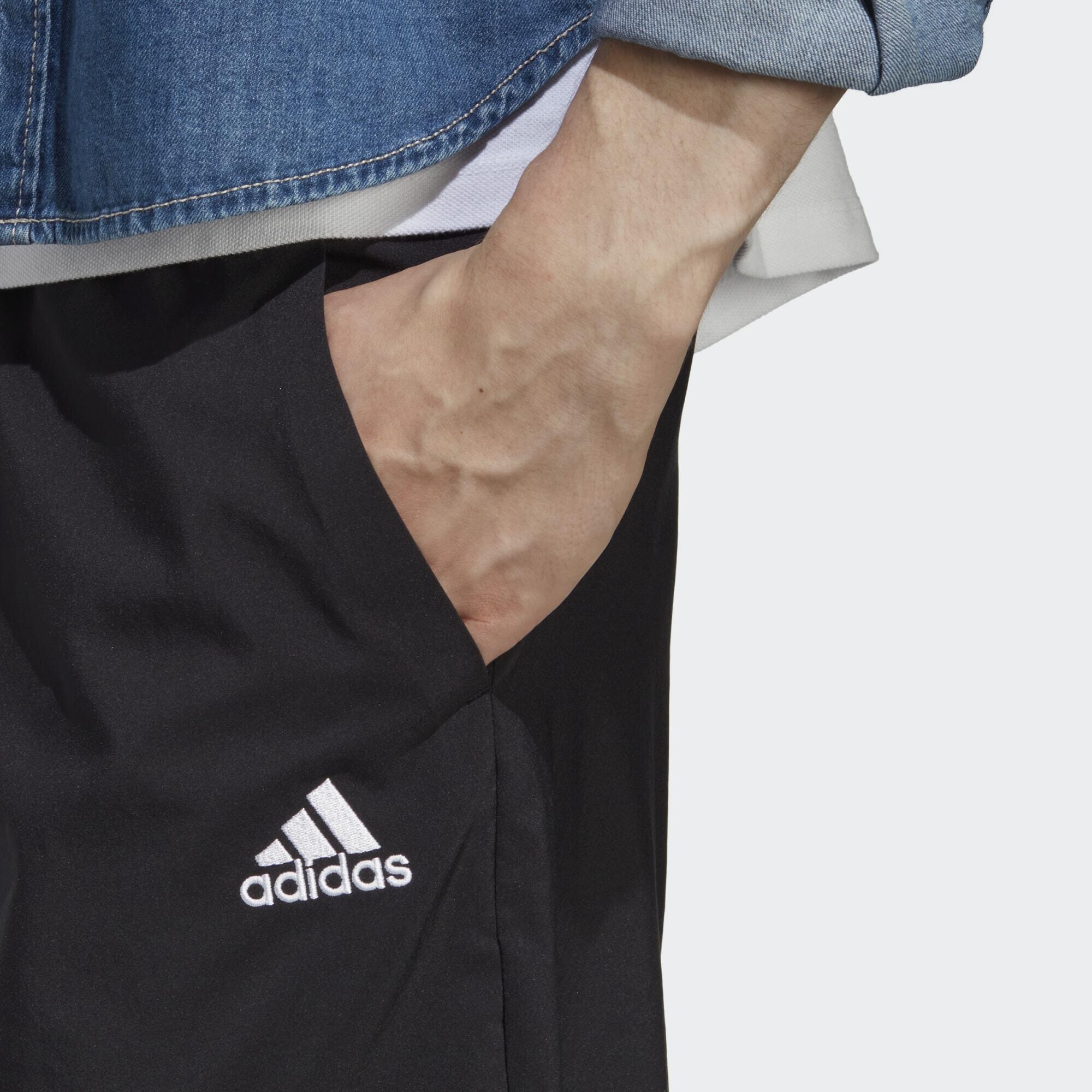 AEROREADY Essentials Chelsea Small Logo Shorts 4/5