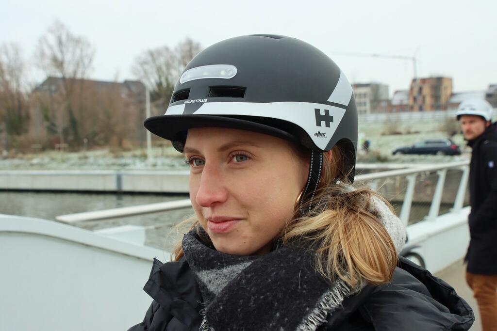 CASCO DA BICICLETTA CON LUCE - ATLAS 2, NERO/BIANCO 3/4