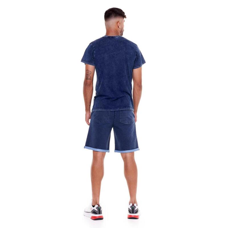 Camiseta masculina com lavagem jeans índigo