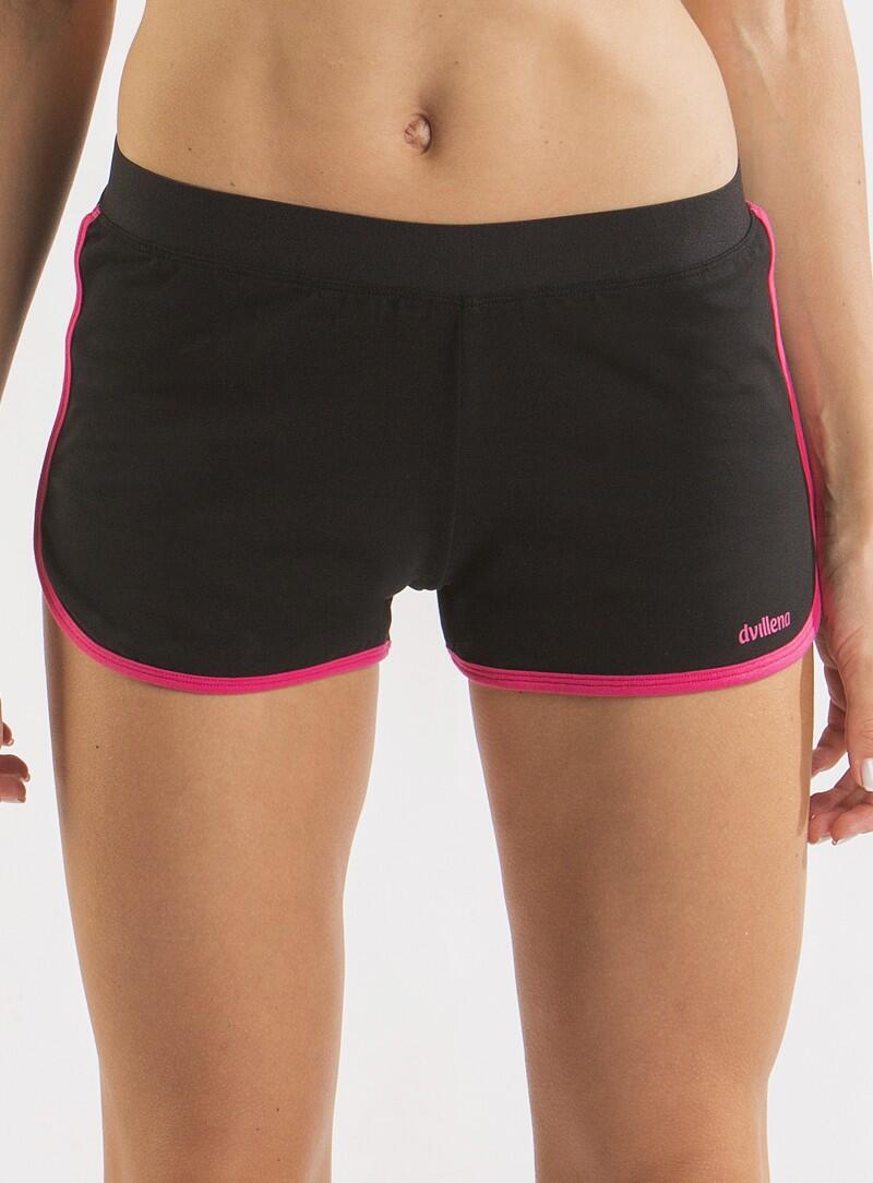 Shorts ajustés au style moderne, avec une bordure de style rocky. 3/5