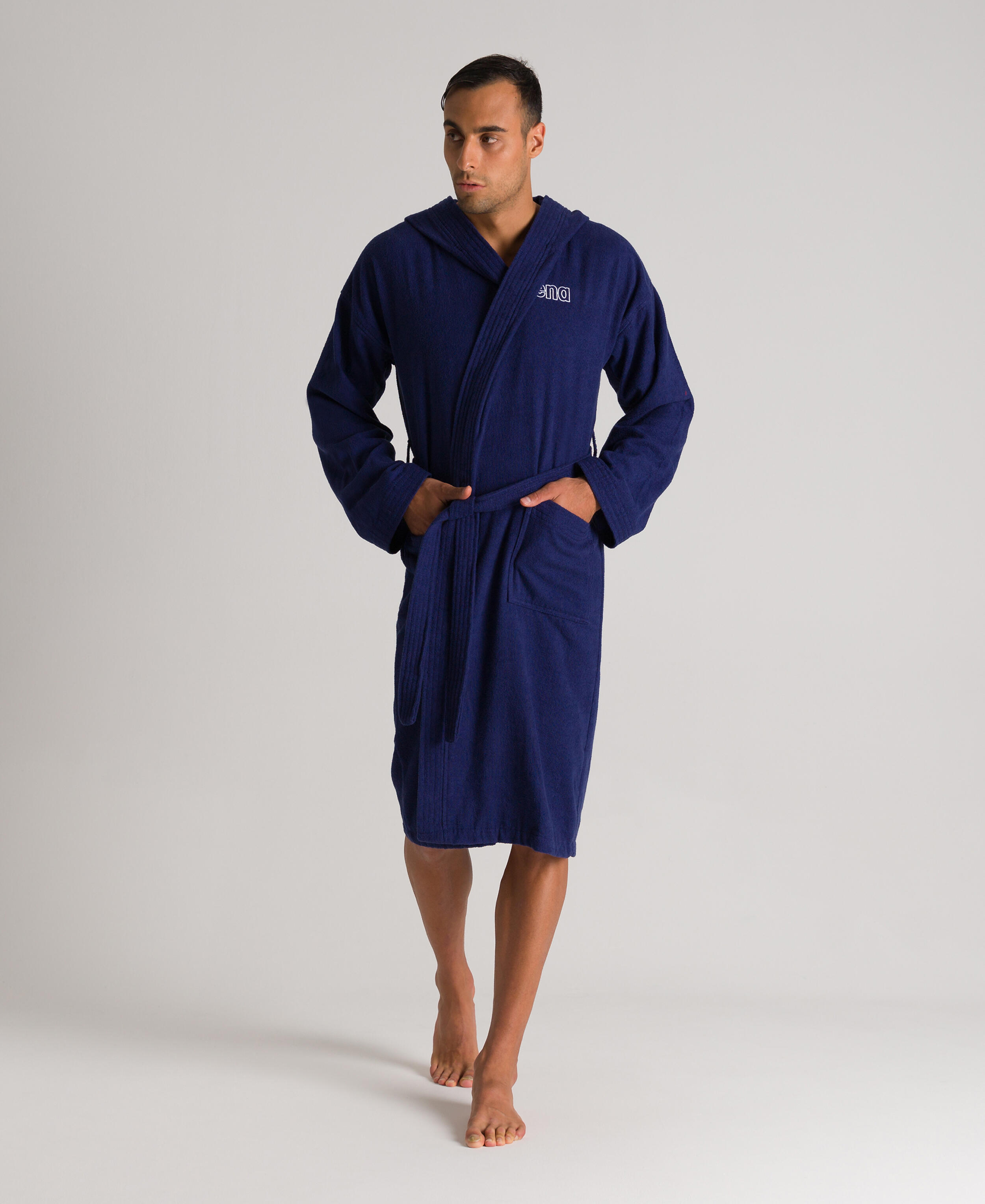 bleu marine.