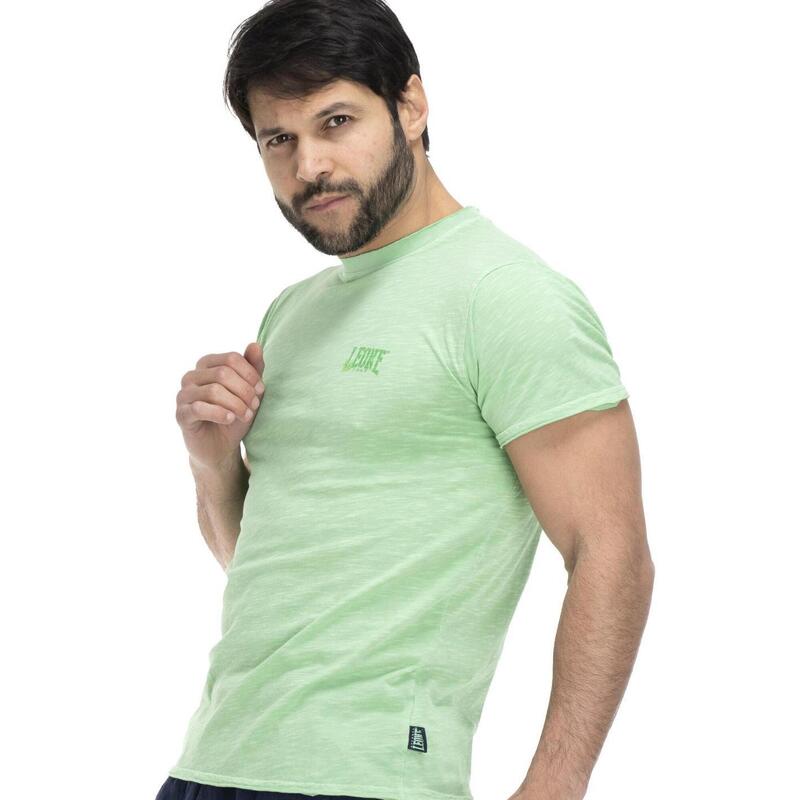 Camiseta masculina com efeito lavado de praia