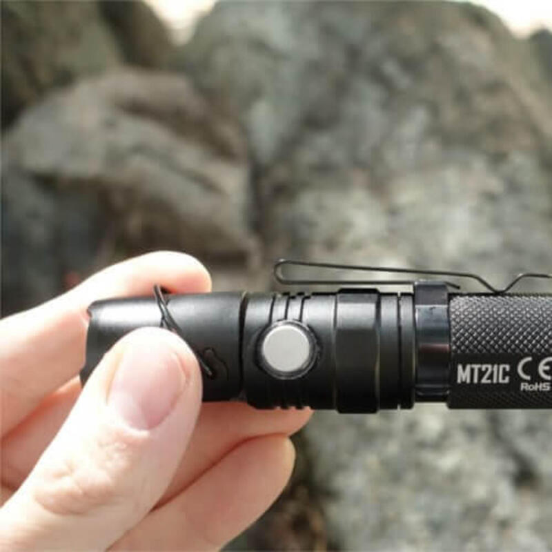 Taschenlampe MT21C Cree XP-L HD V6 LED mit neigbarem Kopf - Schwarz