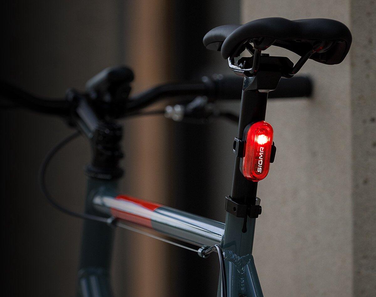 Sigma CURVE LED Rear Light Battery Operated - 29 Hours Runtime 2/4