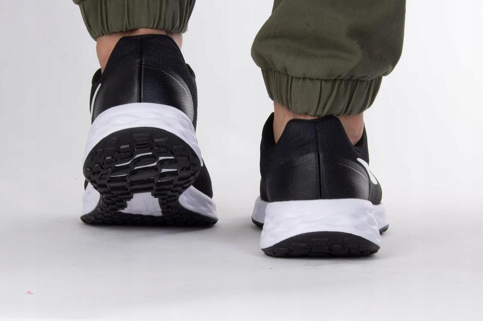 Buty do chodzenia męskie Nike Revolution 6 NN 4E