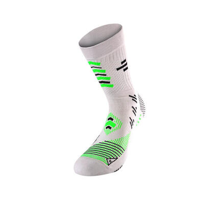 Witte antislip voetbalsokken. perfecte grip tussen voet en schoen.