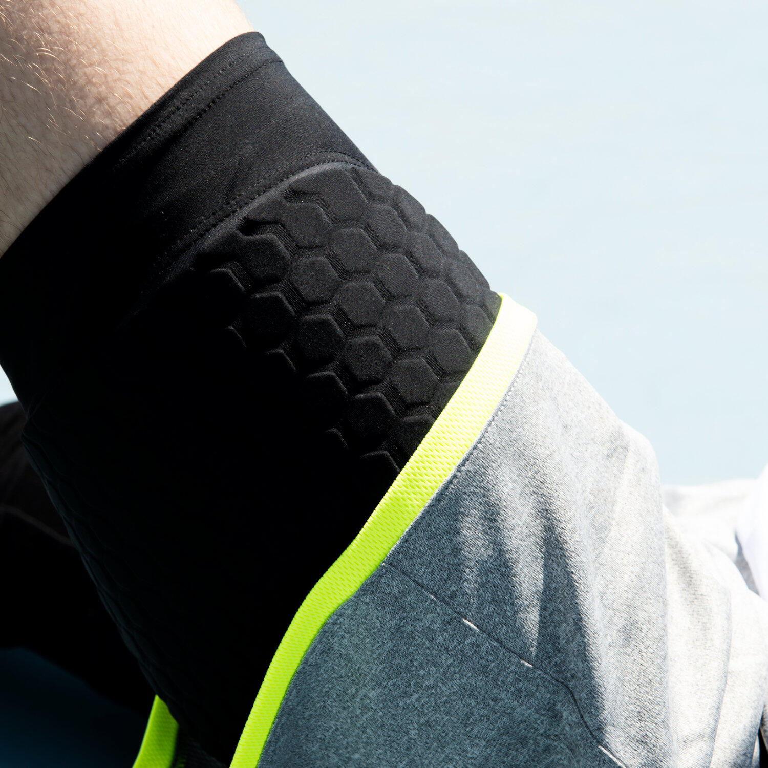 Pantalón corto de protección hexagonal con muslo contorneado NEGRO 3/7