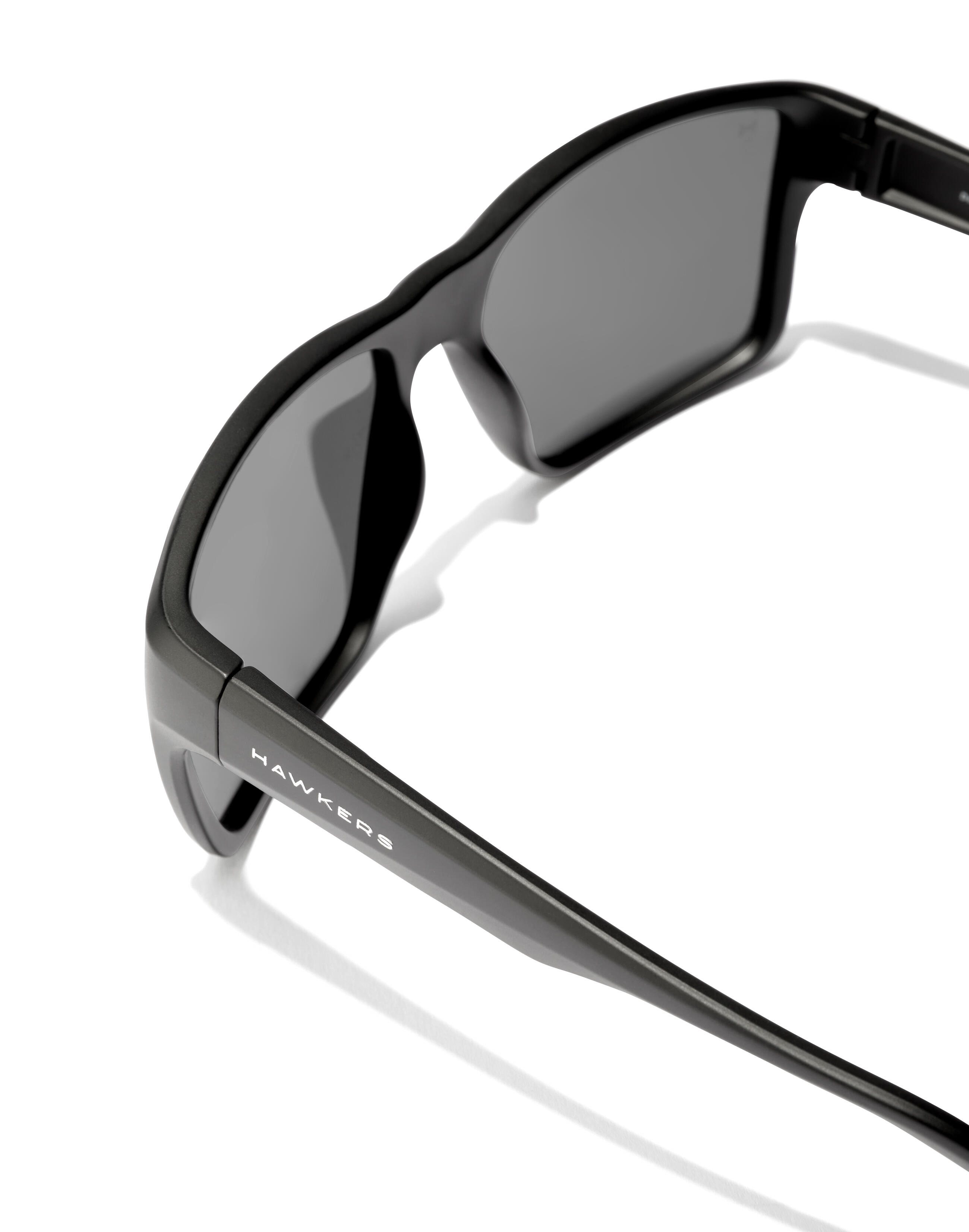 HAWKERS - Gafas de sol para Hombre y Mujer POLARIZED BLACK DARK - EDGE XL 5/6