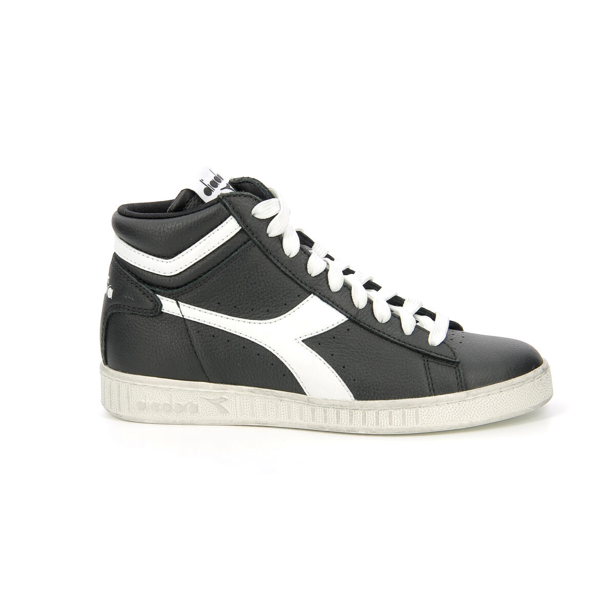 DIADORA picture
