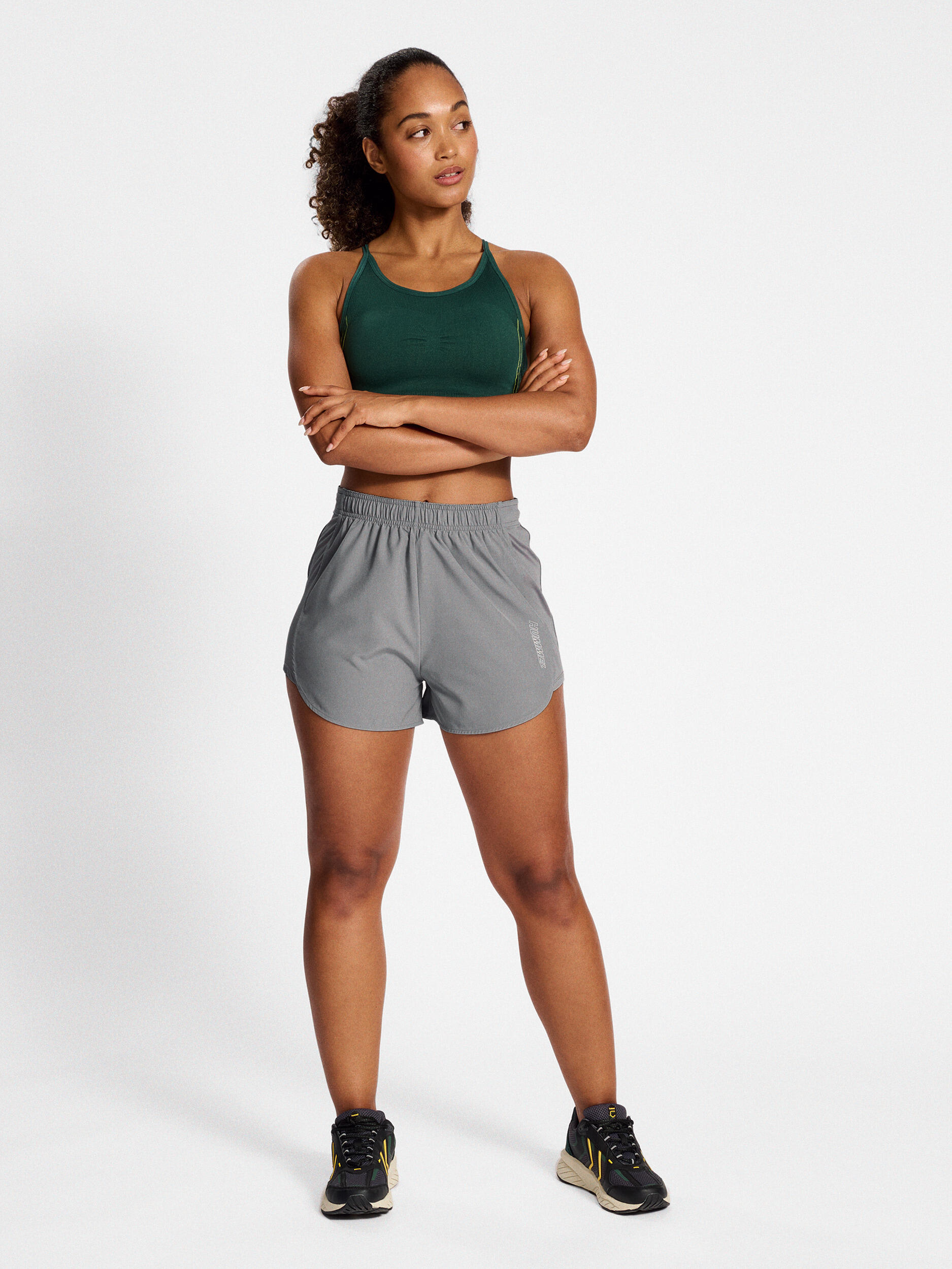 Pantaloncini da donna in tessuto Hummel Te Vital 2/7