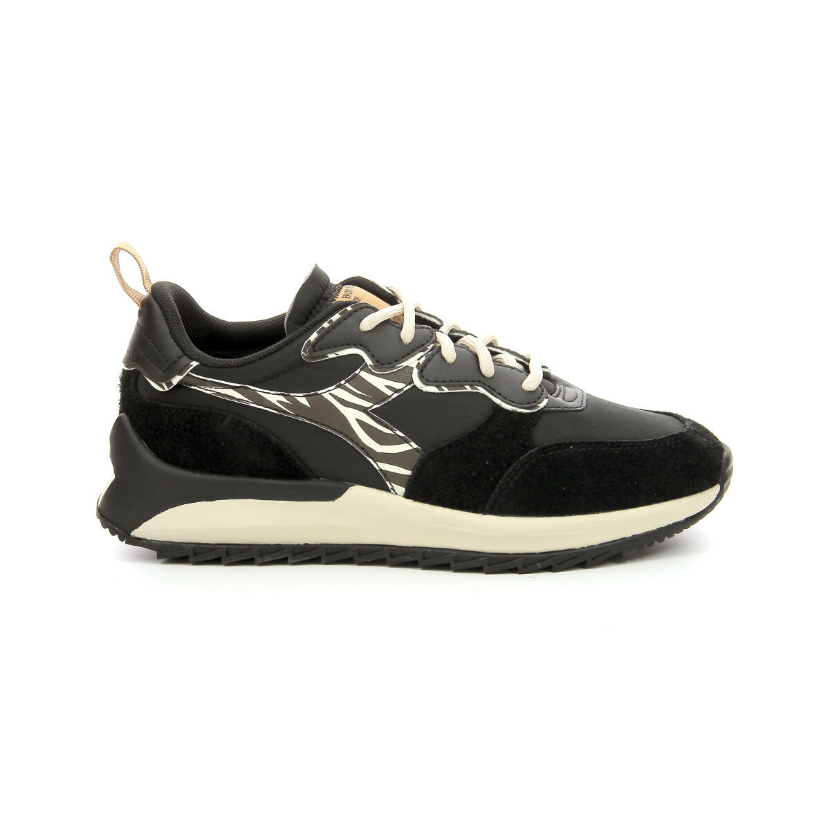 DIADORA picture