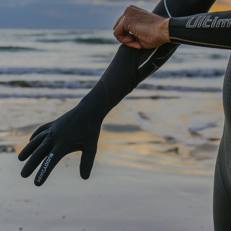 Gants en néoprène 2,5 mm pour la natation en eau libre, noir.