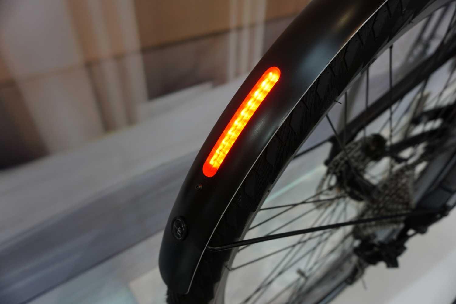 Feu arrière Busch + Müller ILU long - LED rouge, alimentation dynamo 3/3