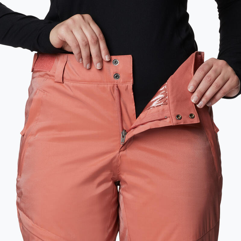 Pantalones de esquí de las mujeres Columbia Kick Turner aislado