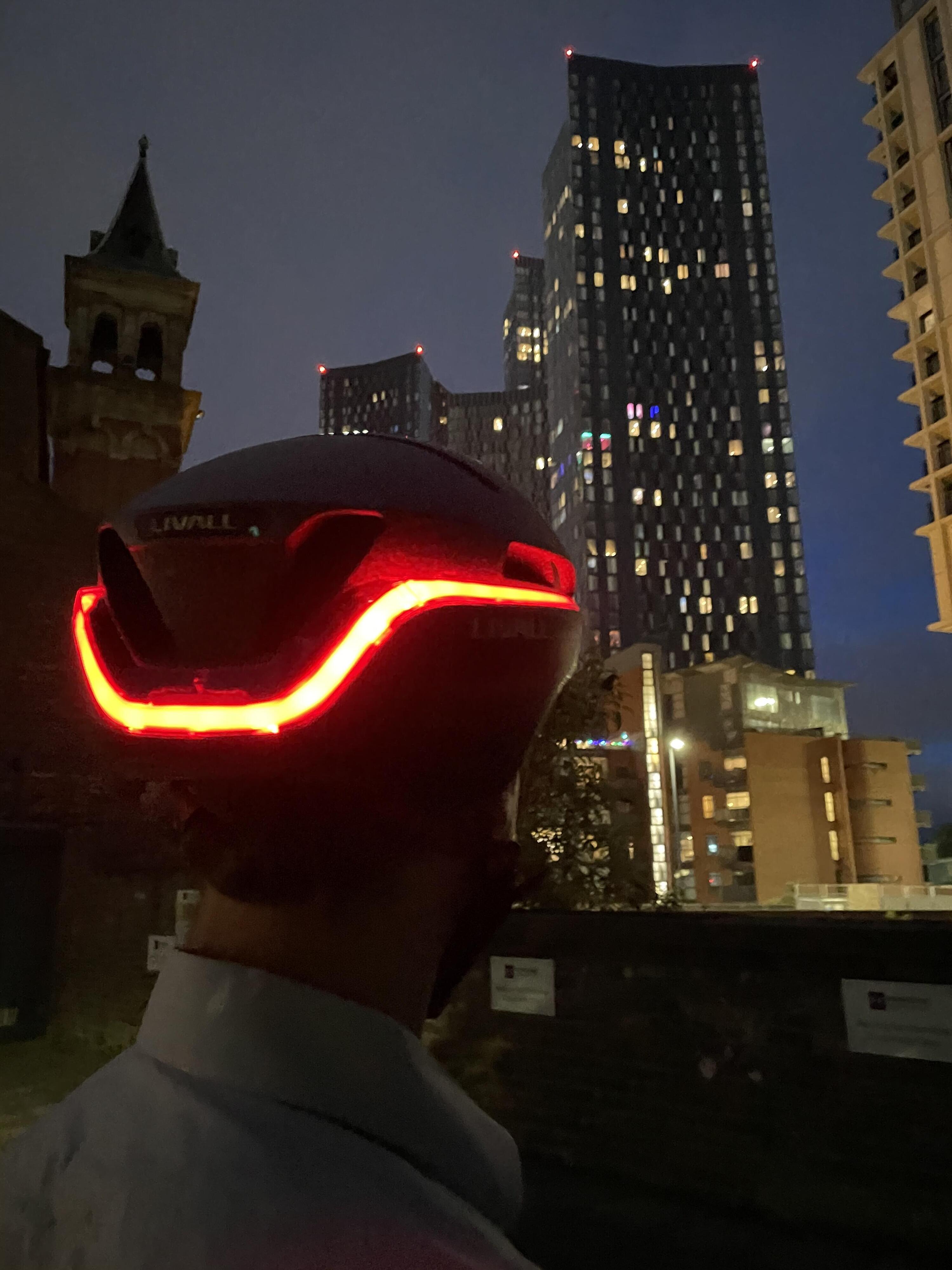 Kask Livall EVO21 z technologią inteligentnego bezpieczeństwa 7/8