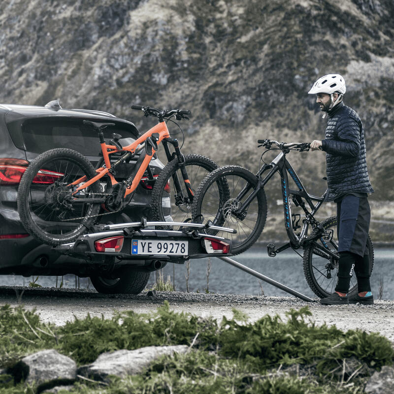 Portabici da installare sul gancio di traino Thule VeloSpace XT 3(4) bikes