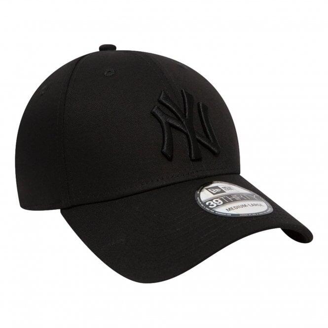 New Era Classic 39Thirty New York Yankees Cap - Black / Black 2/4