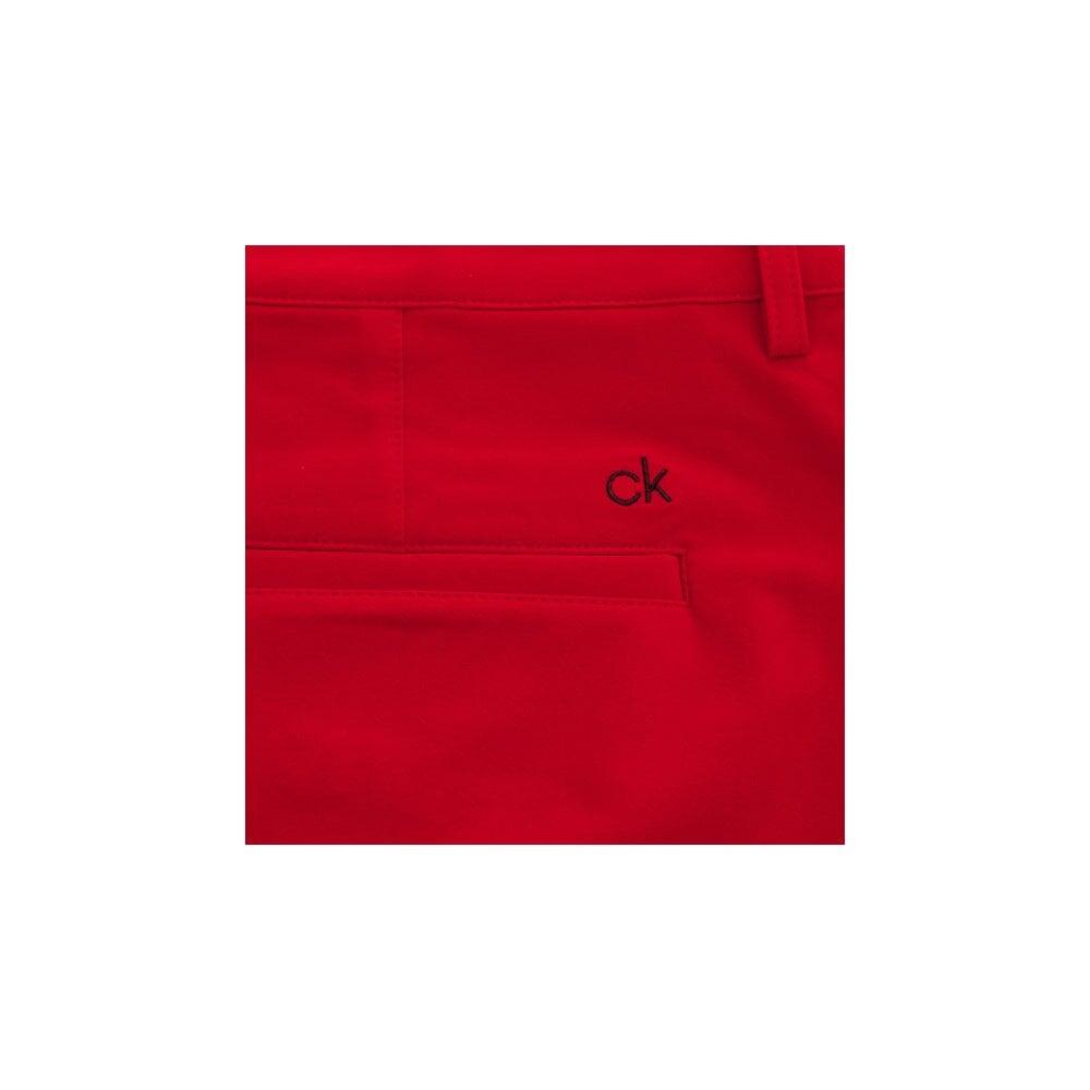Calvin Klein GENIUS 4-WAY STRETCH SHORTS - POWER RED 3/4