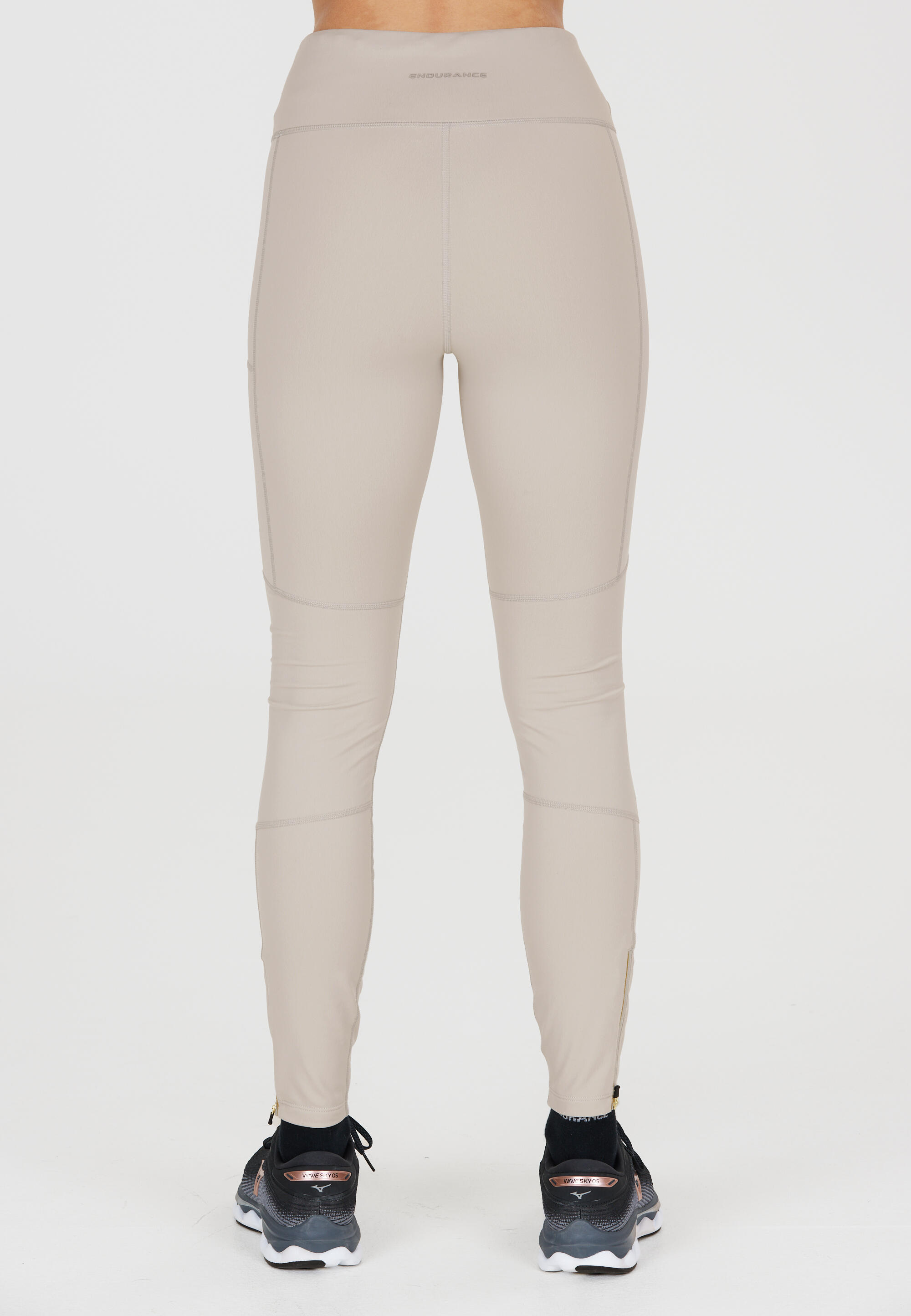 Tight Elinor 5/5
