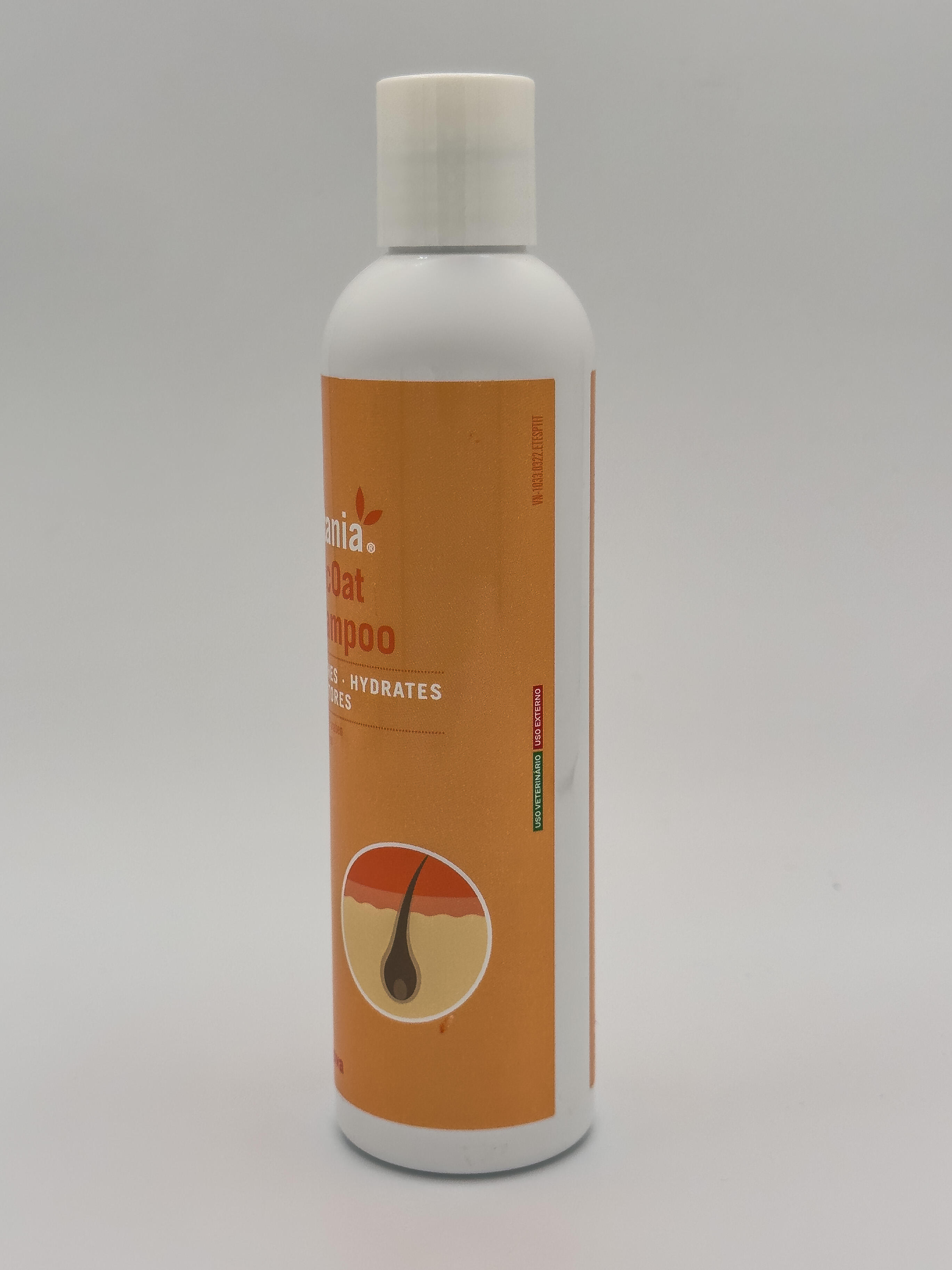 Shampoo Dermatologico di Ultima Generazione CUTANIA® GlycOat per cavalli 2/3