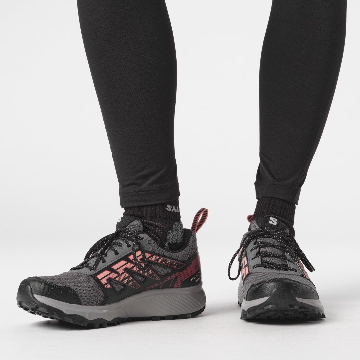 Sapatos de trekking Salomon modelo L47291400 para mulheres 2/5
