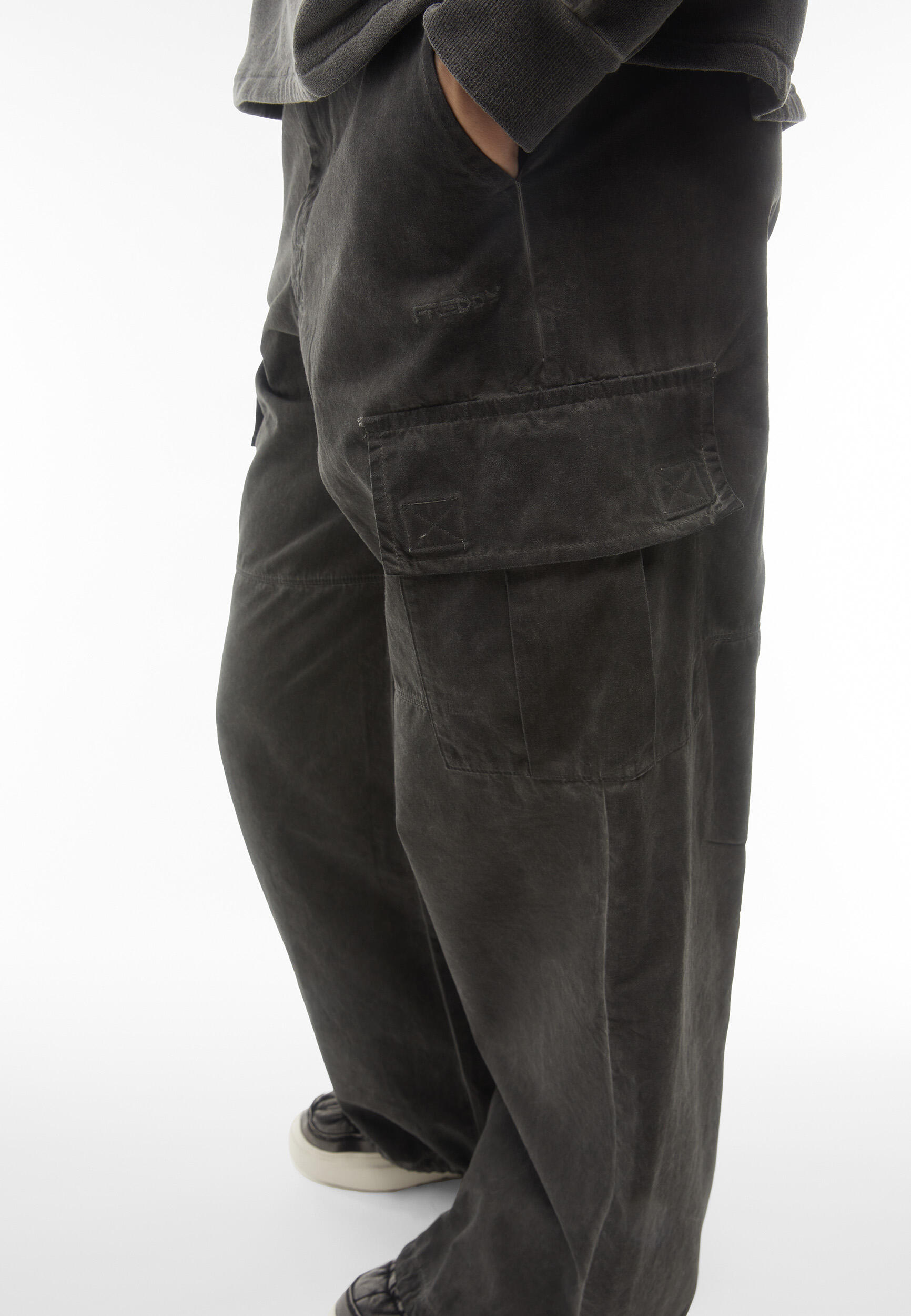 Pantaloni cargo in canvas tinto capo cold dyed 5/5