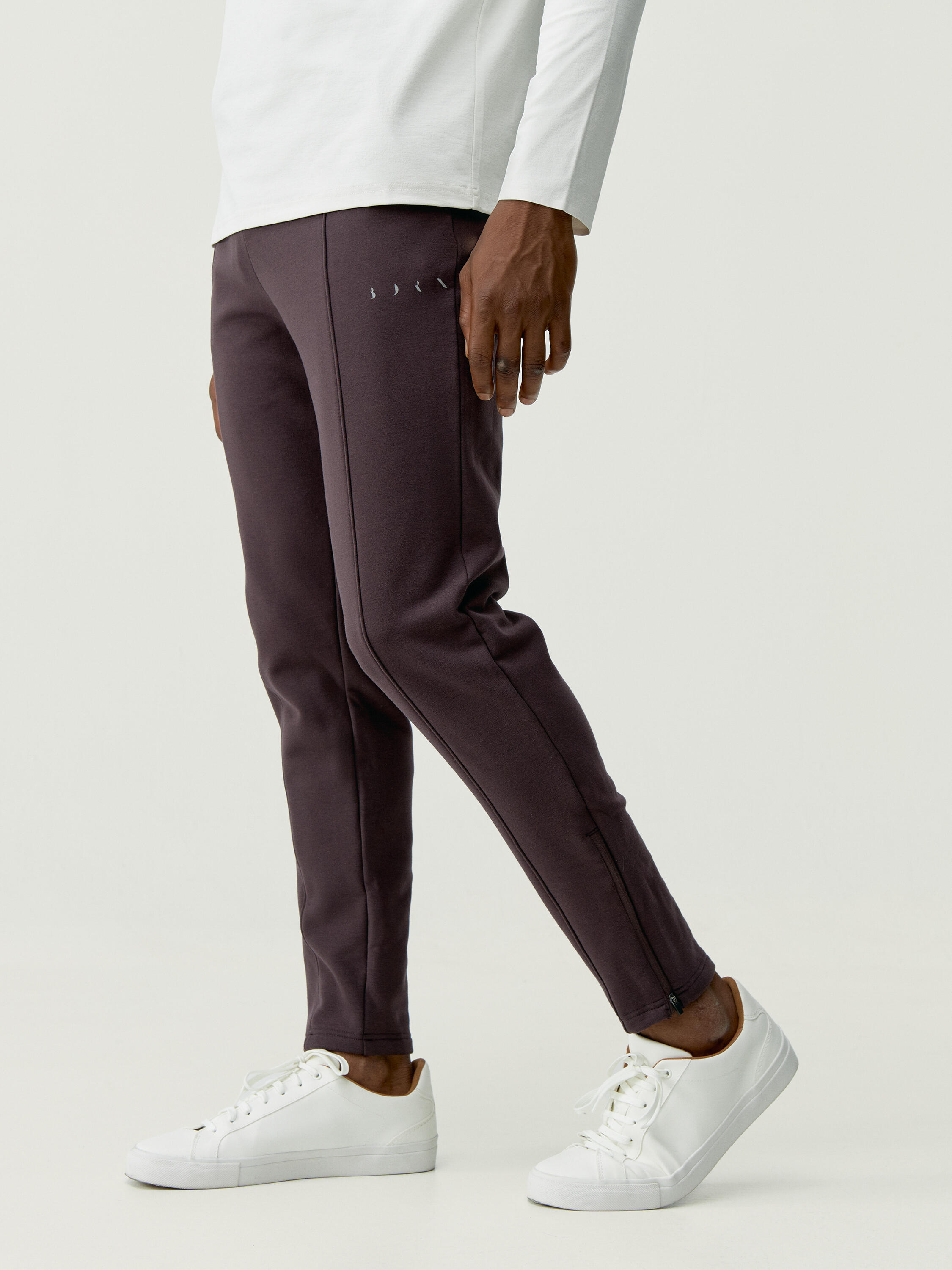 BORN LIVING YOGA Pantaloni sportivi da uomo stile jogger in tessuto performante Jucar