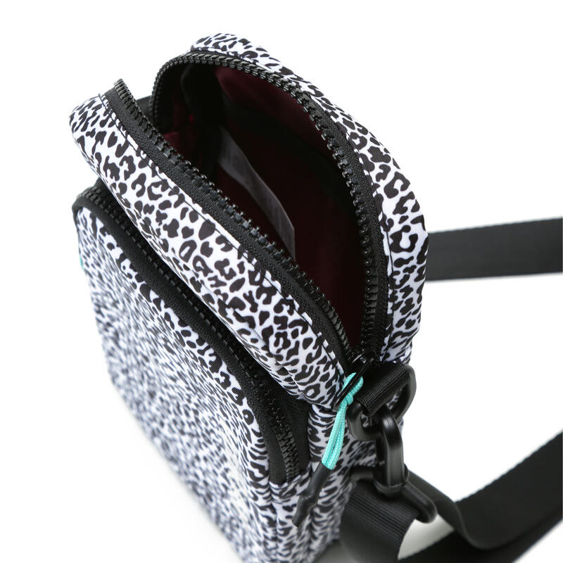 Core Crossbody Schultertasche (Leopard)