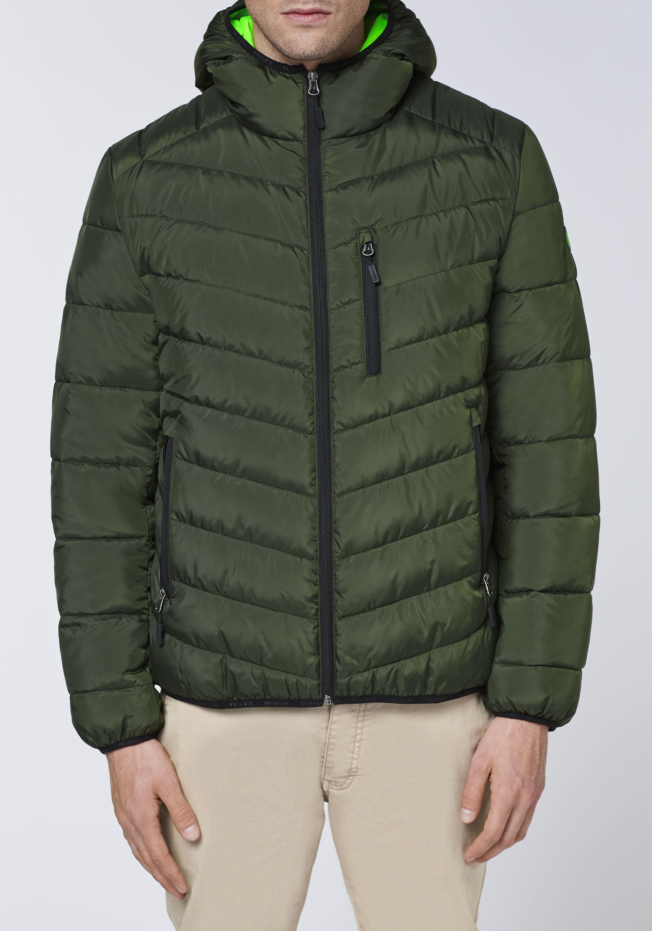 Steppjacke mit leicht glänzender Optik 6/6