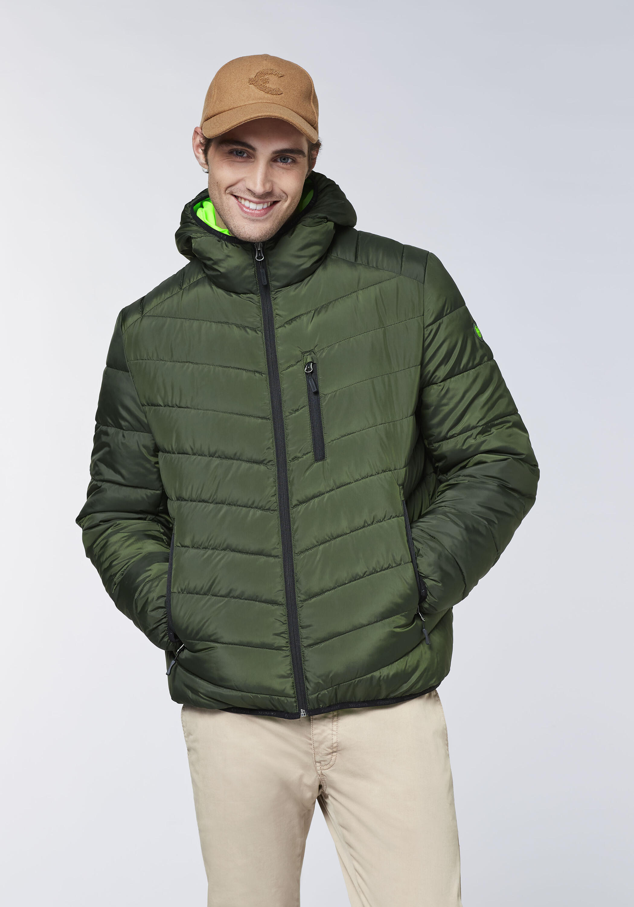 Steppjacke mit leicht glänzender Optik 3/6
