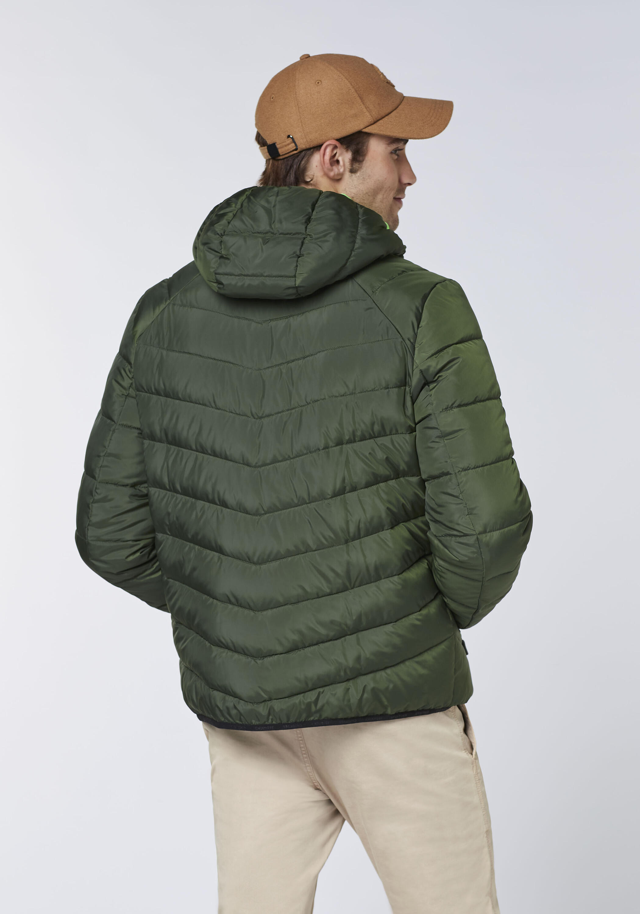 Steppjacke mit leicht glänzender Optik 4/6