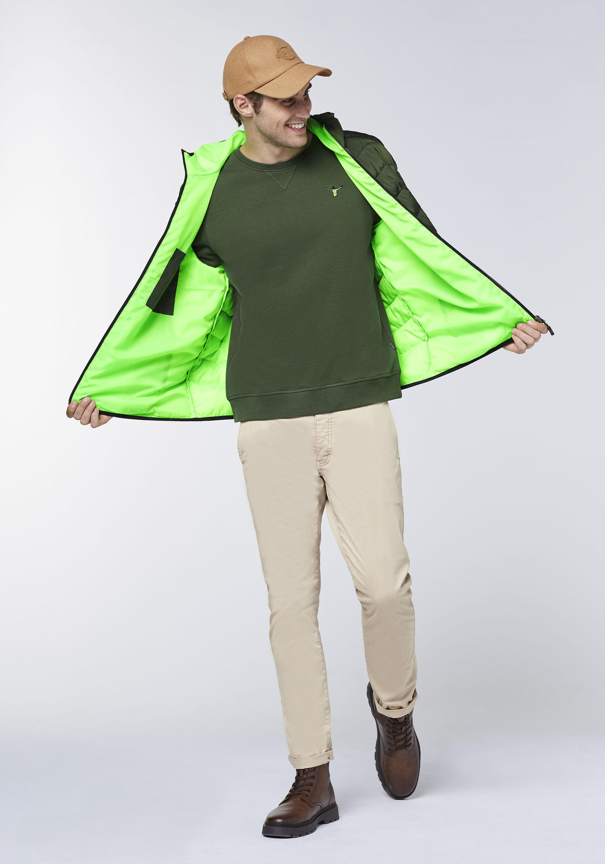 Steppjacke mit leicht glänzender Optik 5/6