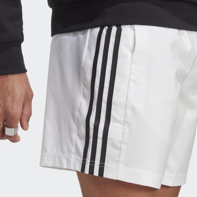 AEROREADY Essentials Chelsea 3-Streifen Shorts