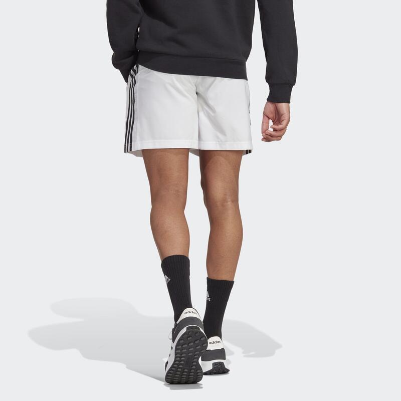 AEROREADY Essentials Chelsea 3-Streifen Shorts