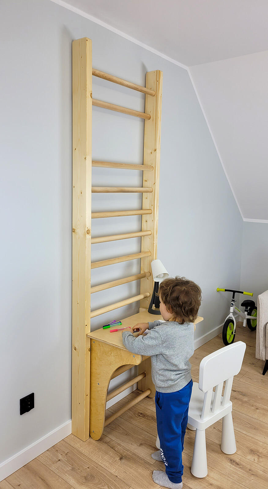 Drabinka gimnastyczna Leon 230 x 80 cm drewniana + drążek + blat UNDERFIT 5/6