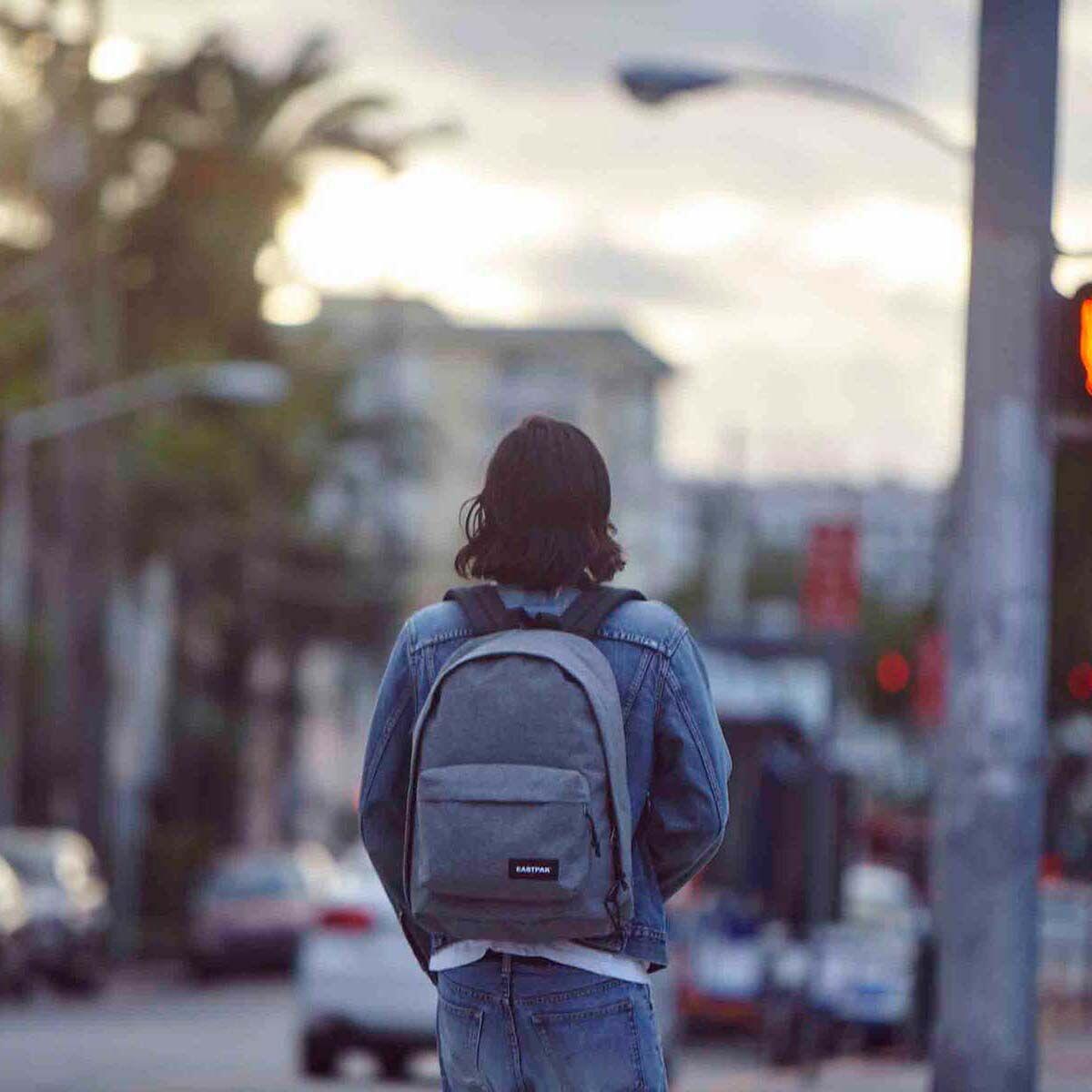 Mochila Eastpak extra confortável Out Of Office 7/7